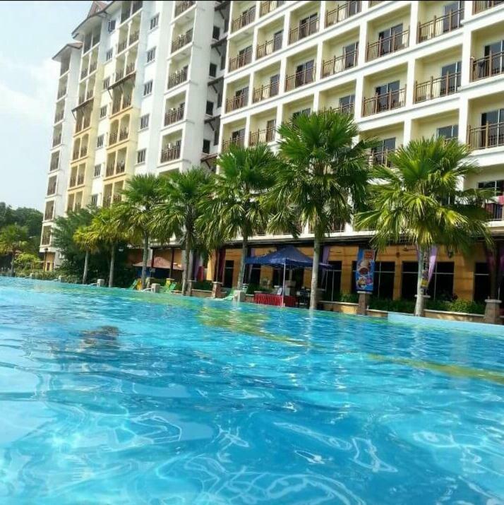 Sanie Guest Room Suria A' Apartment, Bukit Merah Laketown Resort Kampong Kubu Gajah  Exterior photo