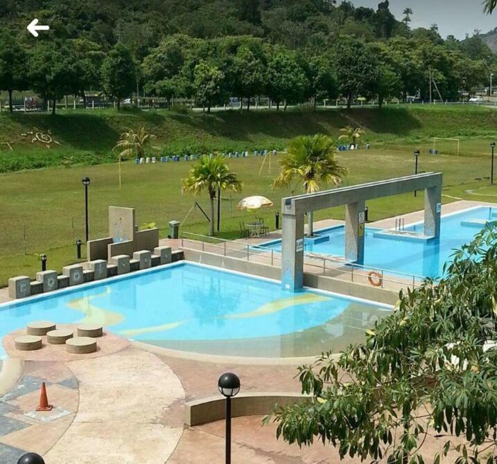 Sanie Guest Room Suria A' Apartment, Bukit Merah Laketown Resort Kampong Kubu Gajah  Exterior photo